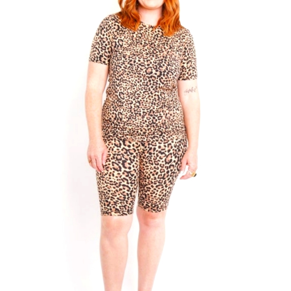 Zenana NWT Two Piece Set- Top and Biker shorts. Small